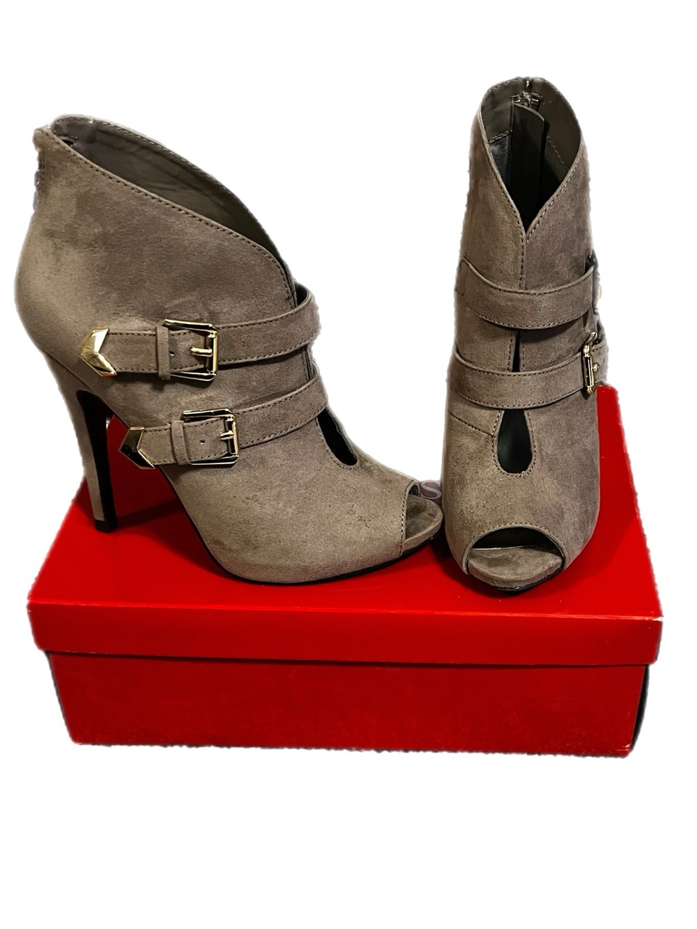 NIB GUESS Casper Taupe Suede Double-Buckle Peep-Toe Heeled Sandals